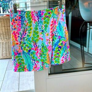 Beautiful Lilly Pulitzer squirt never worn. Size 10